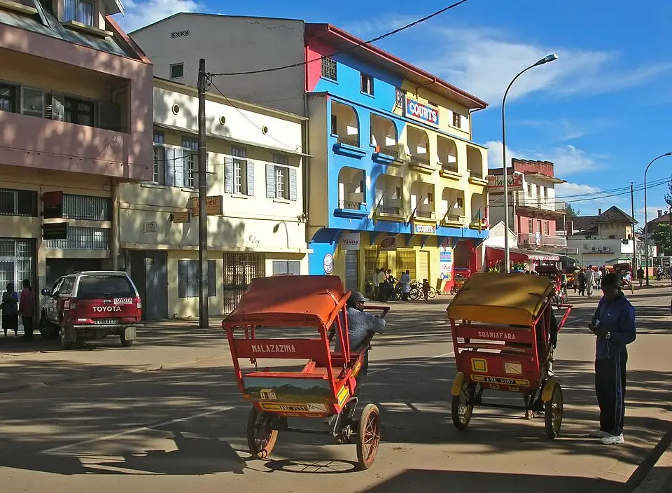 Antsirabe — Antsirabe - rue principale02