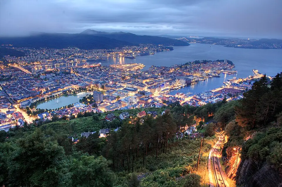 Bergen — Bergen panorama at night - panoramio (1)