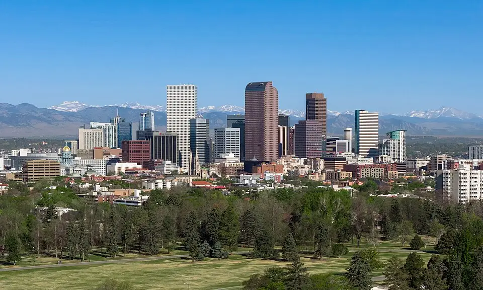 Denver — Denver, Colorado skyline (cropped 3x5)