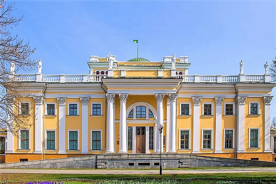 Homyel' — Палацава-паркавы комплекс ў Гомелі. Фасад палаца