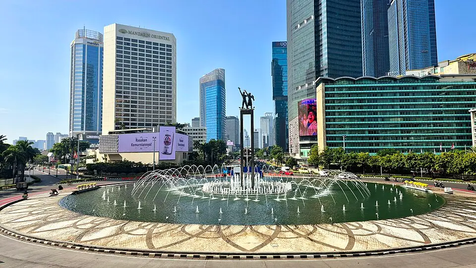 Jakarta — Bundaran Hotel Indonesia (2025) (cropped)