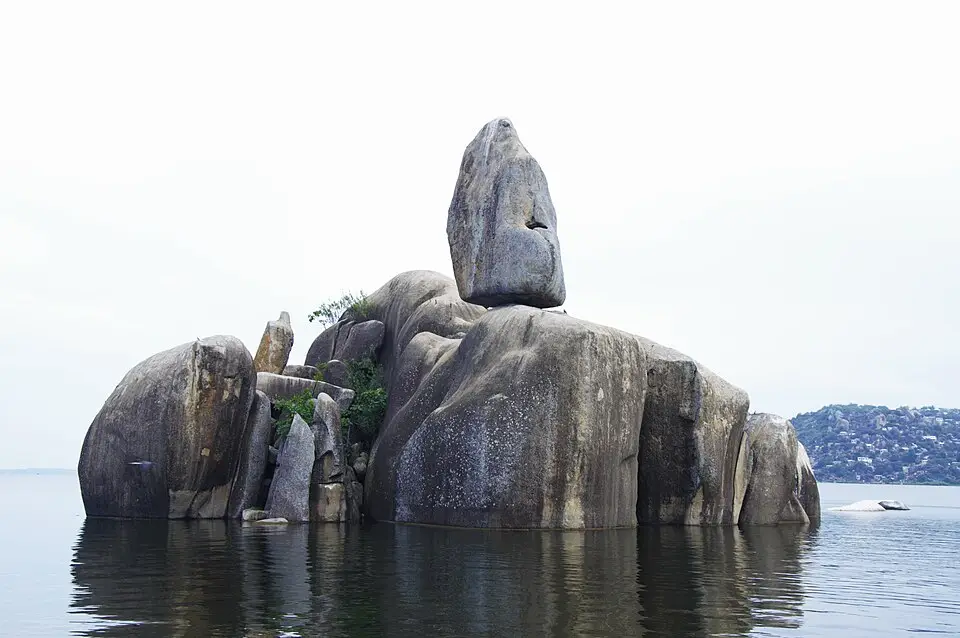 Mwanza — Bismarck Rock
