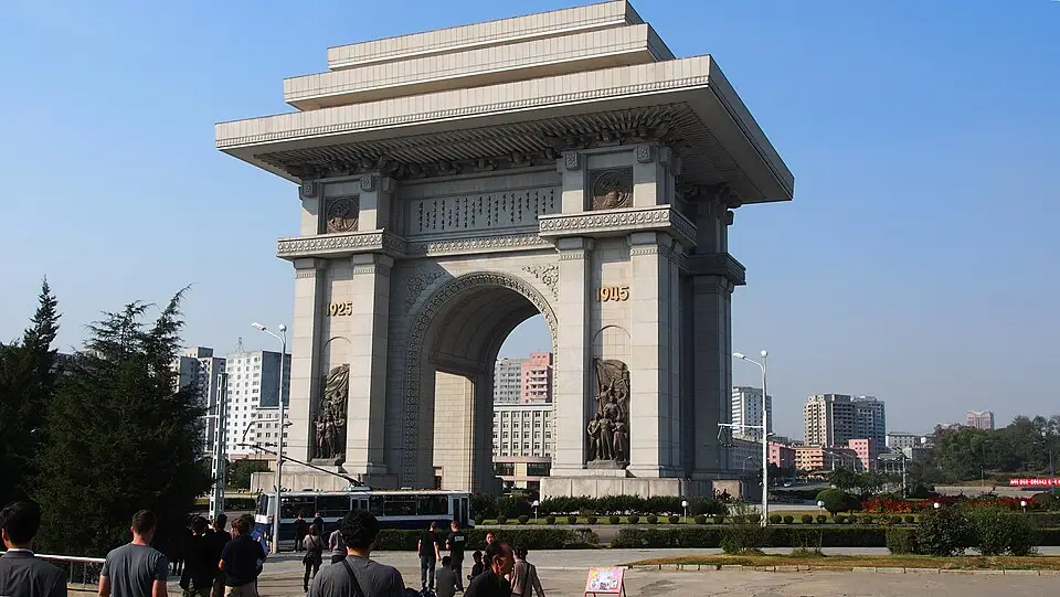 Pyongyang — The Arch of Triumph (11360607534)