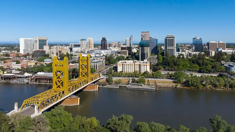 Sacramento — Sacramento, CA skyline (cropped)