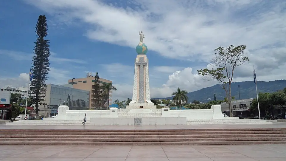 San Salvador — Monumento al Salvador del Mundo 1